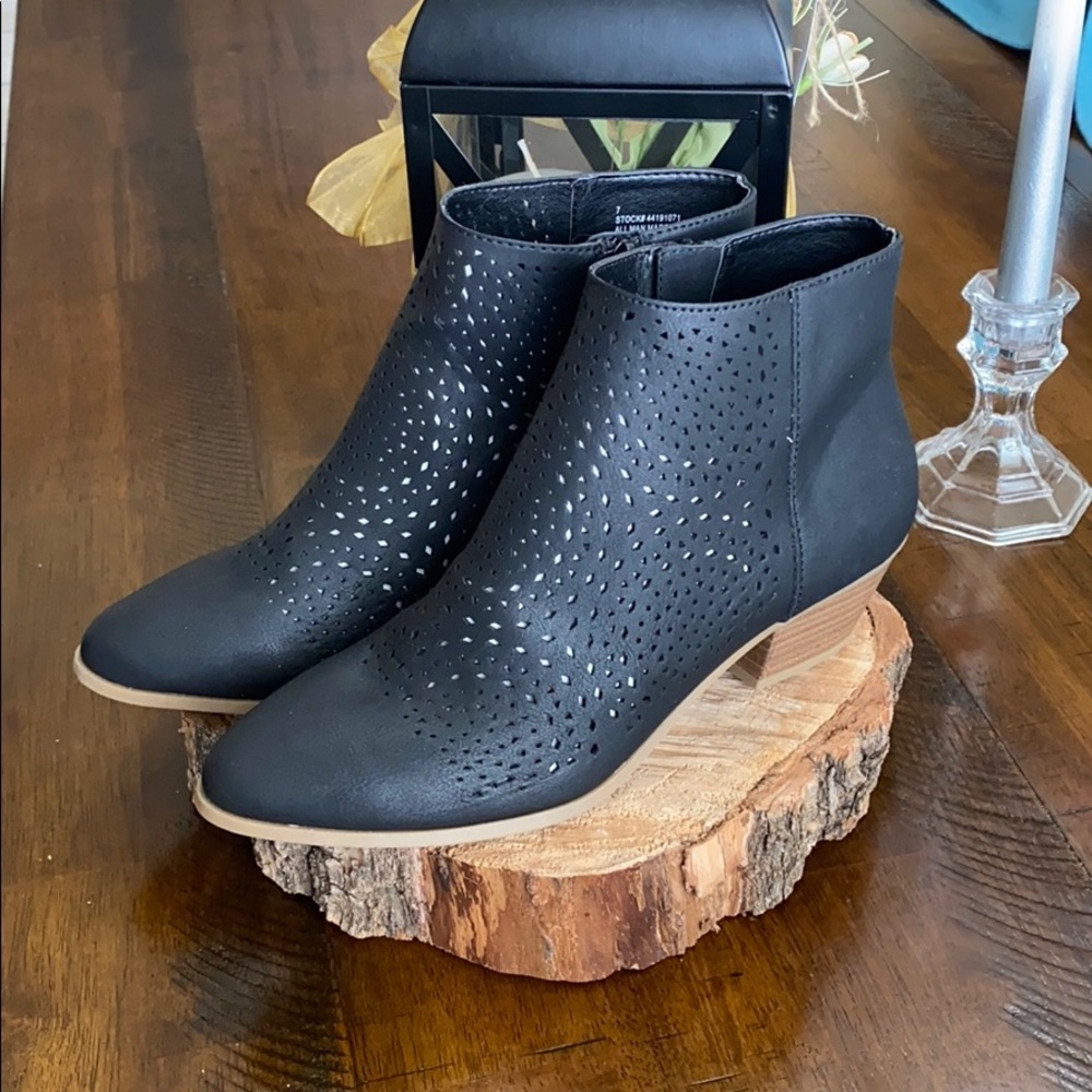 Cato Booties - Picture 3 of 7